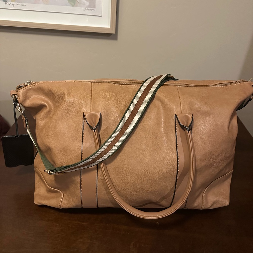 Louenhide Alexis Weekender Bag in Camel leather with a green striped strap